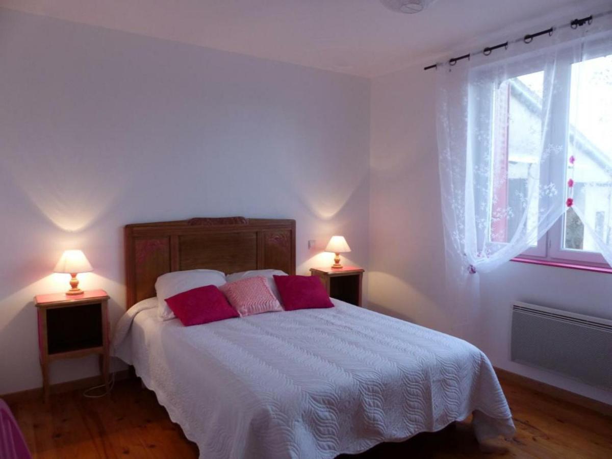 Maison Renovee Avec Cour Privee, Proche De Gannat, 3 Chambres, Animaux Acceptes, Equipements Modernes. - Fr-1-489-37 Poezat Exteriör bild