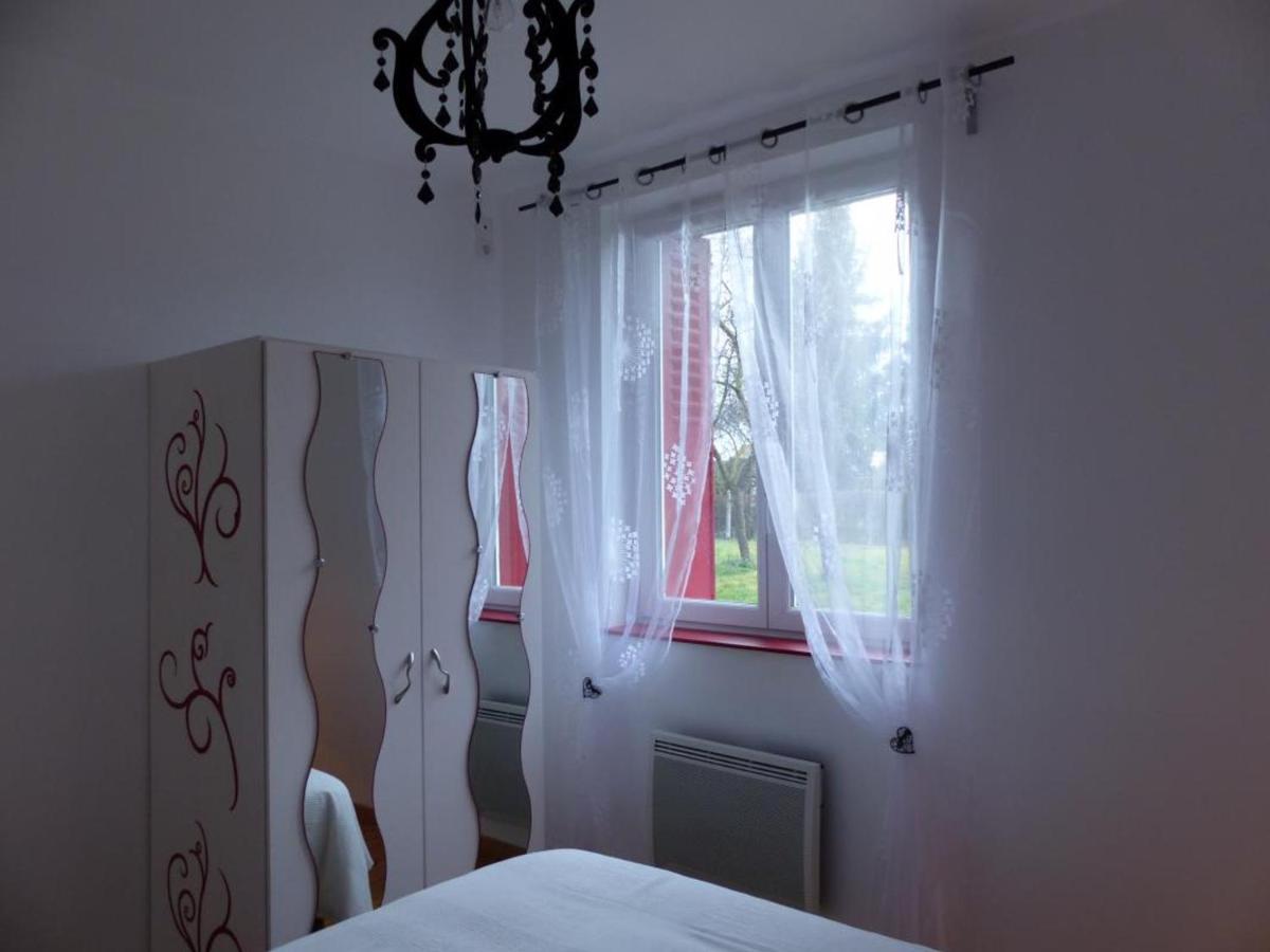 Maison Renovee Avec Cour Privee, Proche De Gannat, 3 Chambres, Animaux Acceptes, Equipements Modernes. - Fr-1-489-37 Poezat Exteriör bild